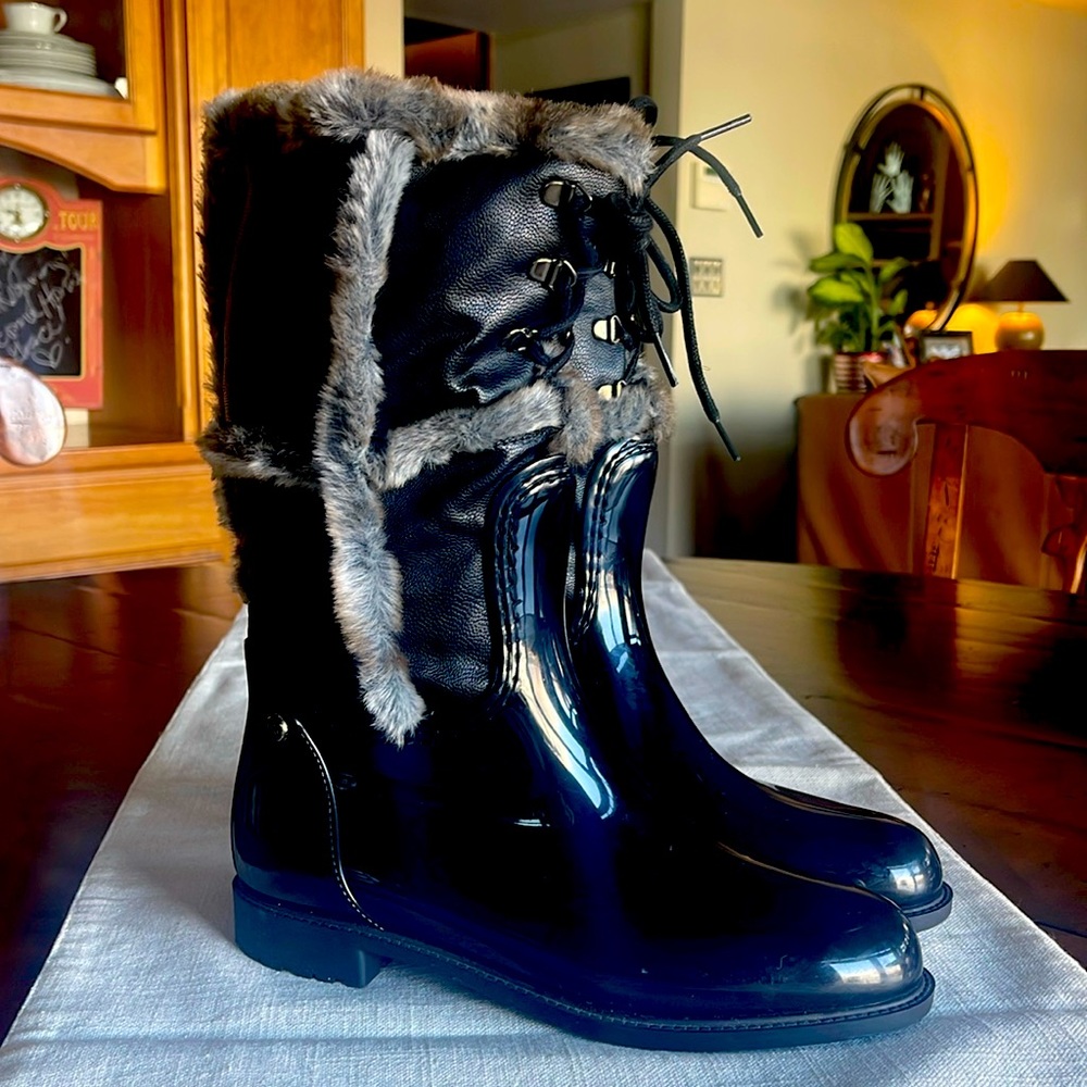 Stuart Weitzman women’s size 40 rain/snow boots